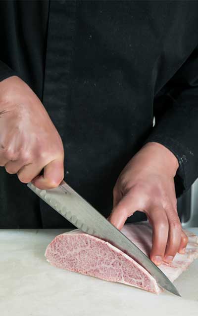 滋賀県内の個人店では唯一！ 食肉販売の資格を有するマスターによる牛肉料理。