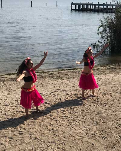 びわ湖でフラダンス