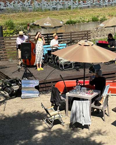 びわ湖でライブ