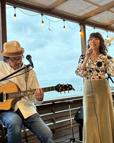 琵琶湖でライブ