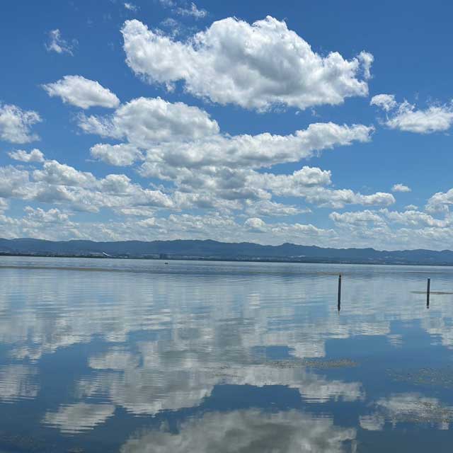 ここだけの美味しい料理と琵琶湖の変わり行く景色を眺めながら心身ともに満たされる幸福感を味わってください。