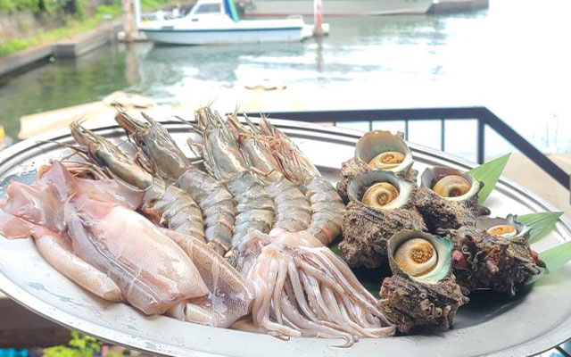 琵琶湖でバーベキュー