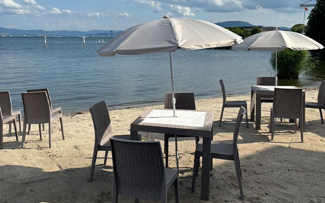 びわ湖沿いのガーデンテラス