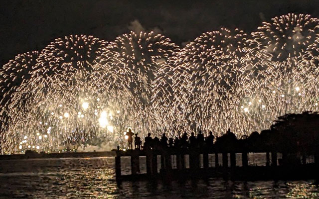 テラスキッチンアンジュから望むびわ湖大花火大会